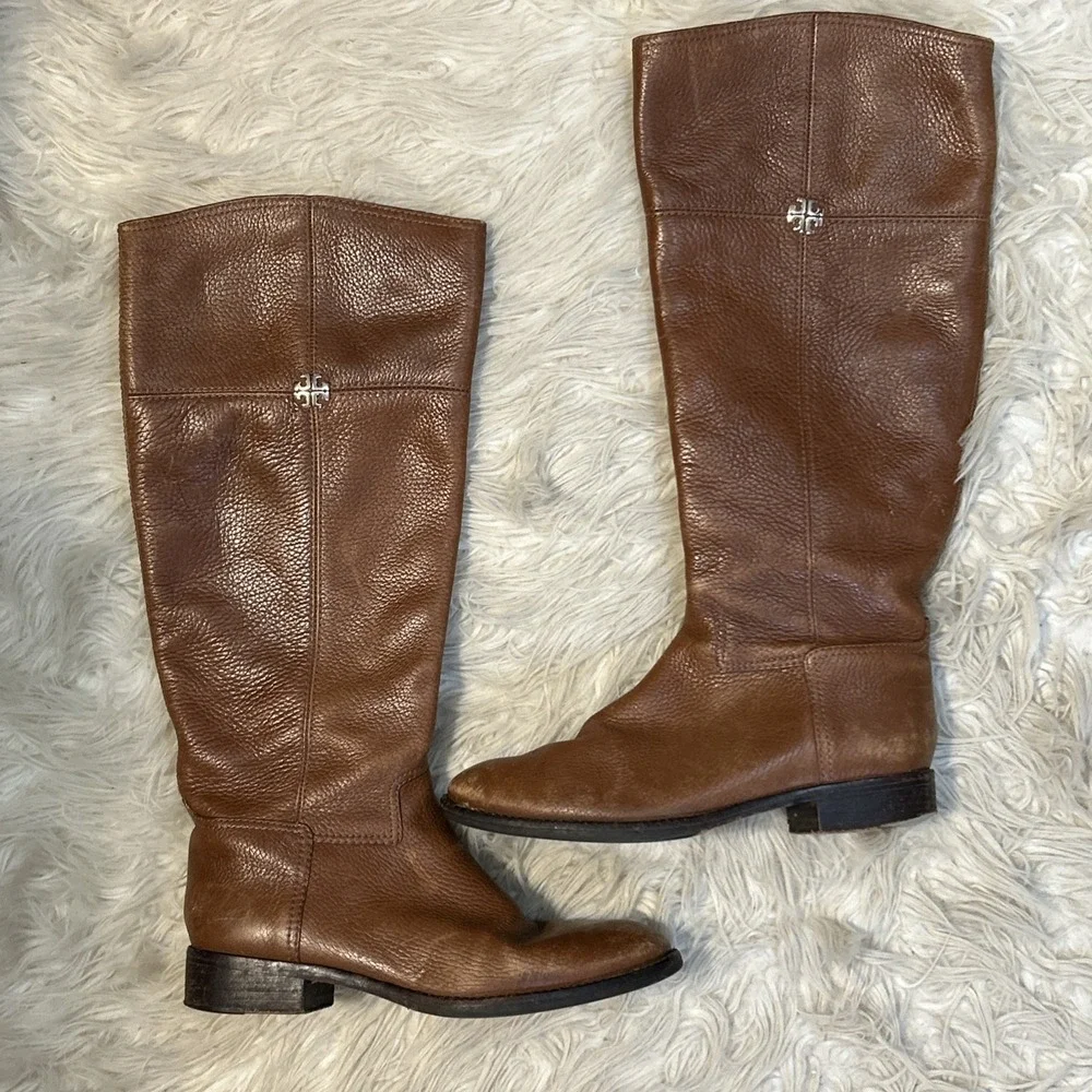 Tory Burch‎ Jolie Tall Pebbled Leather Riding Boots Gold Logo Brown 7.5 Read